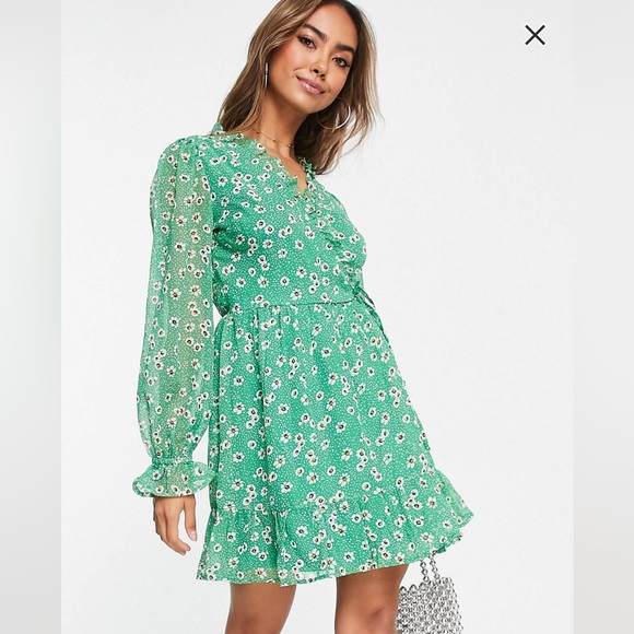 Dresses by In The Style- floral design with wrap front - Picture 3 of 3